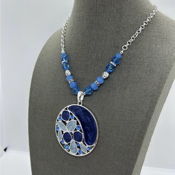 Blue beads and pendant necklace - NWT - Picture 2 of 4